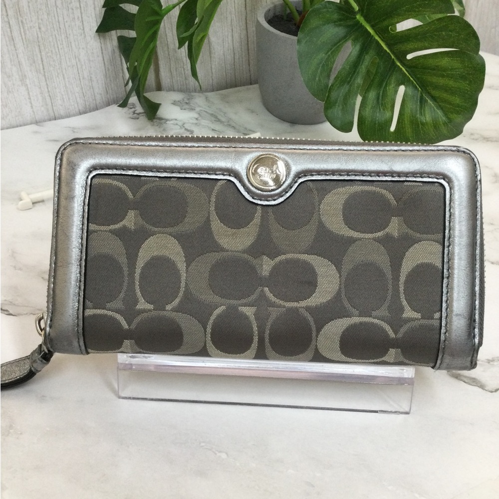 GUC Coach Metallic Trim Signature Canvas Wristlet Wallet - Gray
